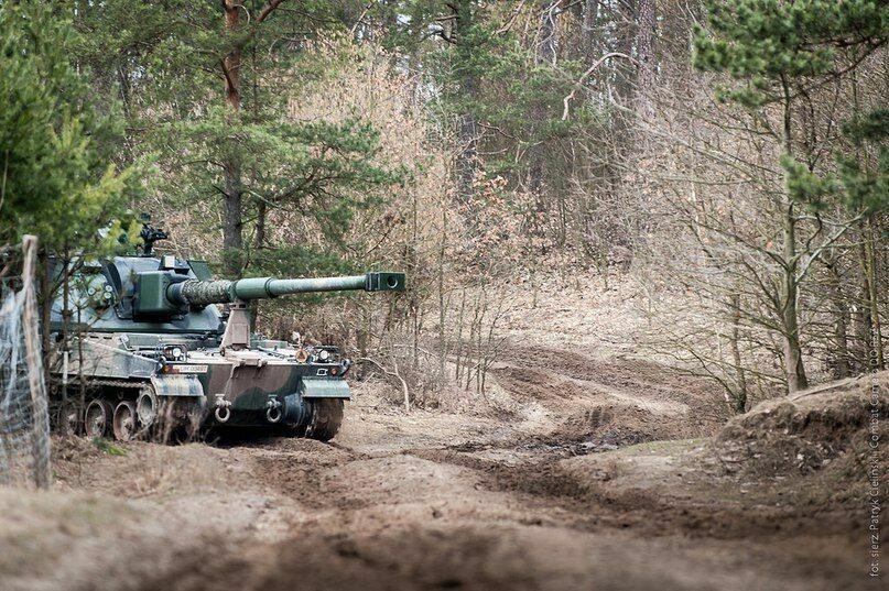 Польша передаст Украине 18 самоходных артиллерийских установок AHS Krab