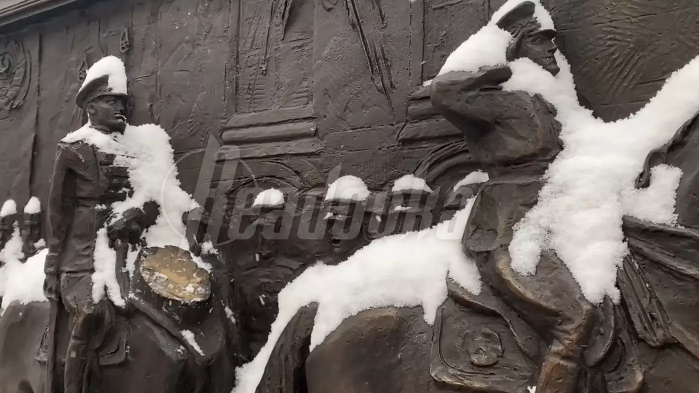 Кто ответит за голову коня? Рядом с Кремлем осквернили памятник «Парад Победы»