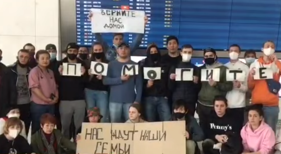 Своих - бросаем! Россияне вынуждены жить в аэропорту Сеула