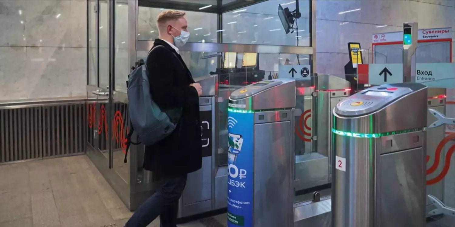 Система распознавания позволяет оплачивать проезд в метро, показав камере лицо