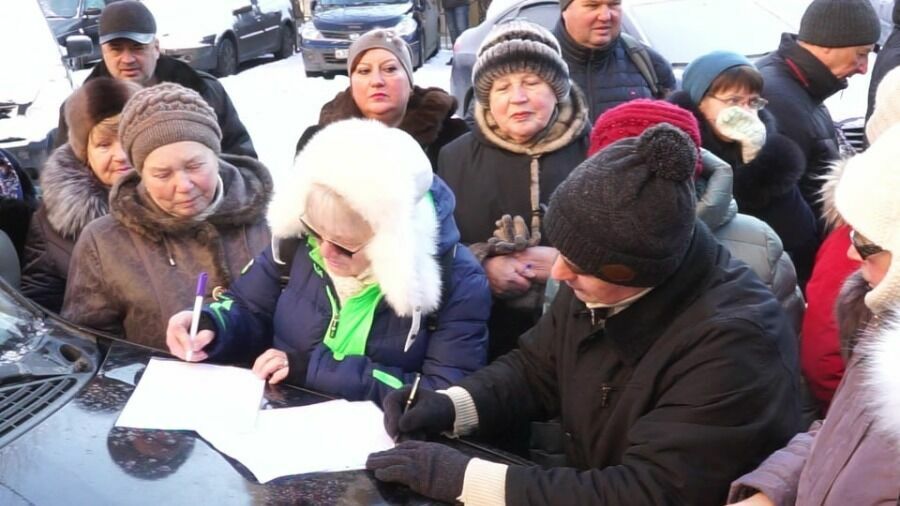 Переселенцы Северного района подписывают письмо московскому мэру