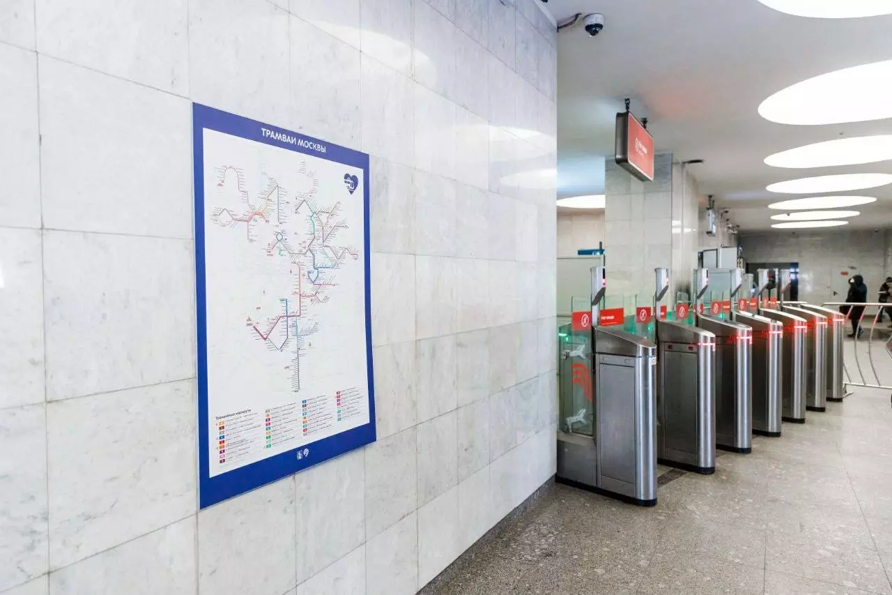 Схему уже можно увидеть на станциях метро, находящихся рядом с трамвайными остановками.